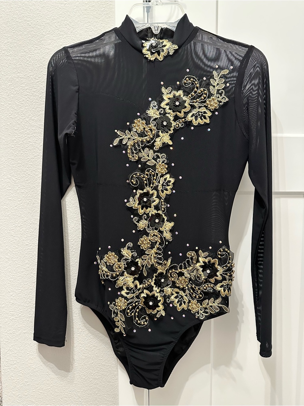 Black Long-Sleeve Embellished Womenโs Rythmique Gymnastics Leotard
